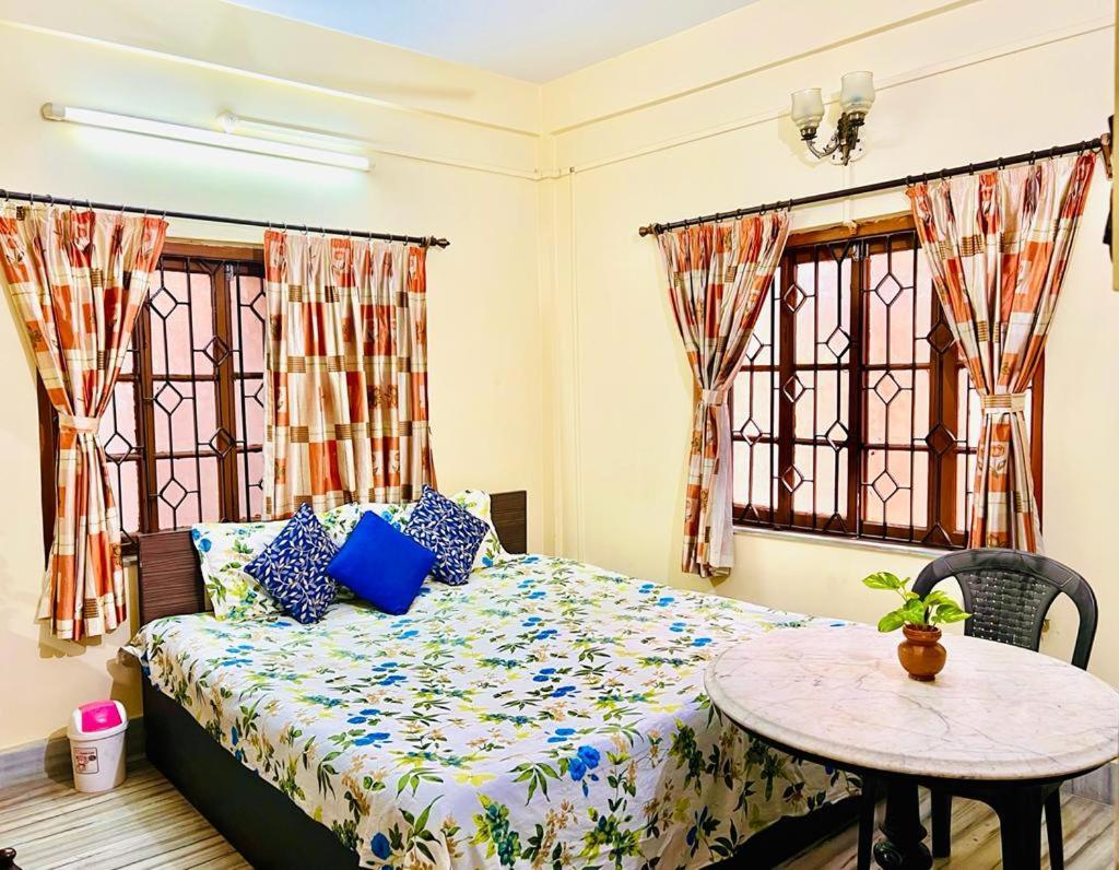Spacious Apt With Antique Furniture ,Ac & Kitchen Kalküta Dış mekan fotoğraf