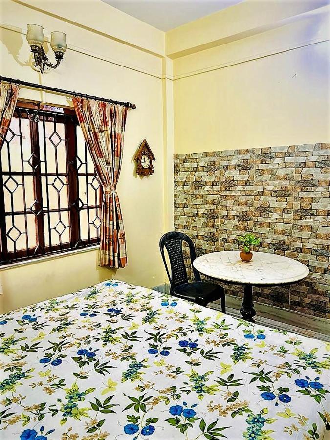 Spacious Apt With Antique Furniture ,Ac & Kitchen Kalküta Dış mekan fotoğraf