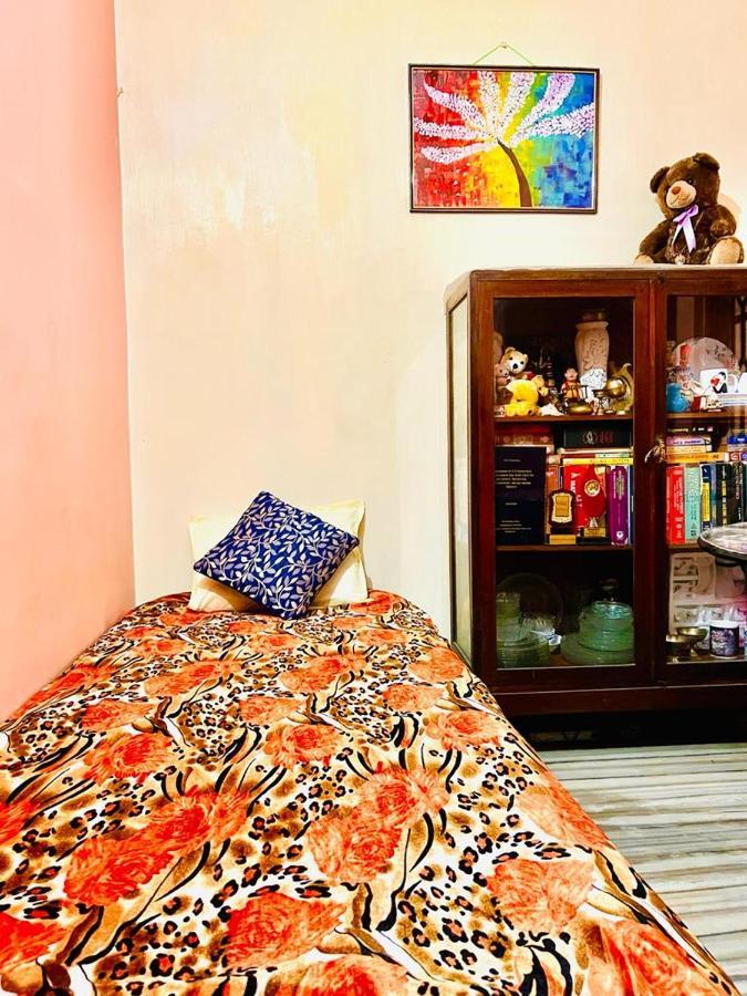 Spacious Apt With Antique Furniture ,Ac & Kitchen Kalküta Dış mekan fotoğraf